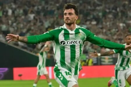 Troy Parrott scores winner as Real Betis beat 10-man Lille 3-2