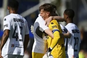Goalkeeper scores brace in historic 2-2 draw for Telstar