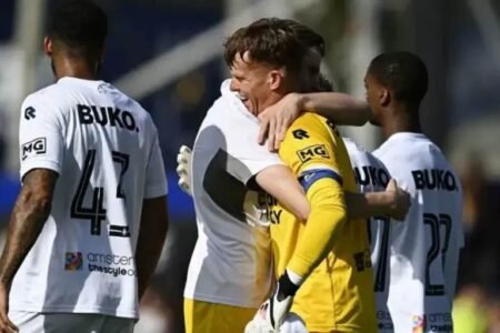 Goalkeeper scores brace in historic 2-2 draw for Telstar