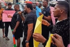 Traders protest Chinese entry into retail business in Lagos market Traders protest Chinese entry into retail business in Lagos market
