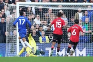 Chelsea beat 10-man Man Utd to heap further pressure on Carrick