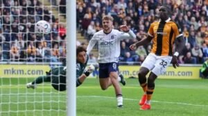 Everton blow lead twice in 2-2 draw against Hull City