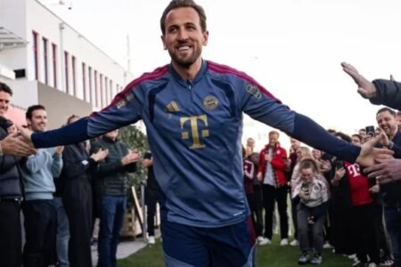 Bayern give Kane guard of honour for Ballon d’Or win