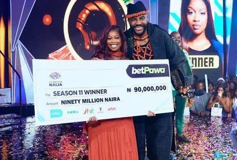 Temi Nkem beats Aikou, wins BBNaija season 11 Temi Nkem beats Aikou, wins BBNaija season 11